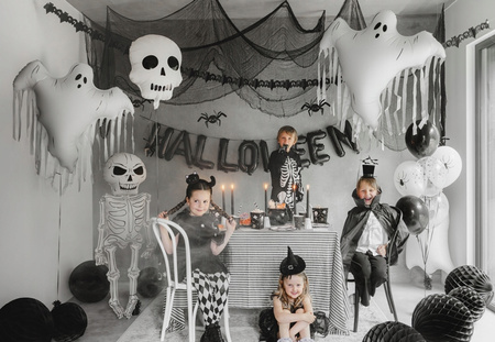 Duży Balon foliowy Czaszka Kremowa Czarna Dekoracja na Halloween 36x41cm