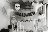 Duży Balon foliowy Czaszka Kremowa Czarna Dekoracja na Halloween 36x41cm