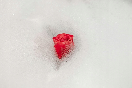 Mydlane RÓŻE w BIAŁYM koszyku do kąpieli prezent na WALENTYNKI dzień kobiet