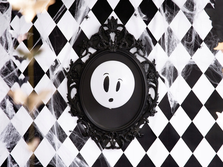 Duża Pajęczyna Biała z Dwoma Czarnymi Pająkami Dekoracja na Halloween 60g